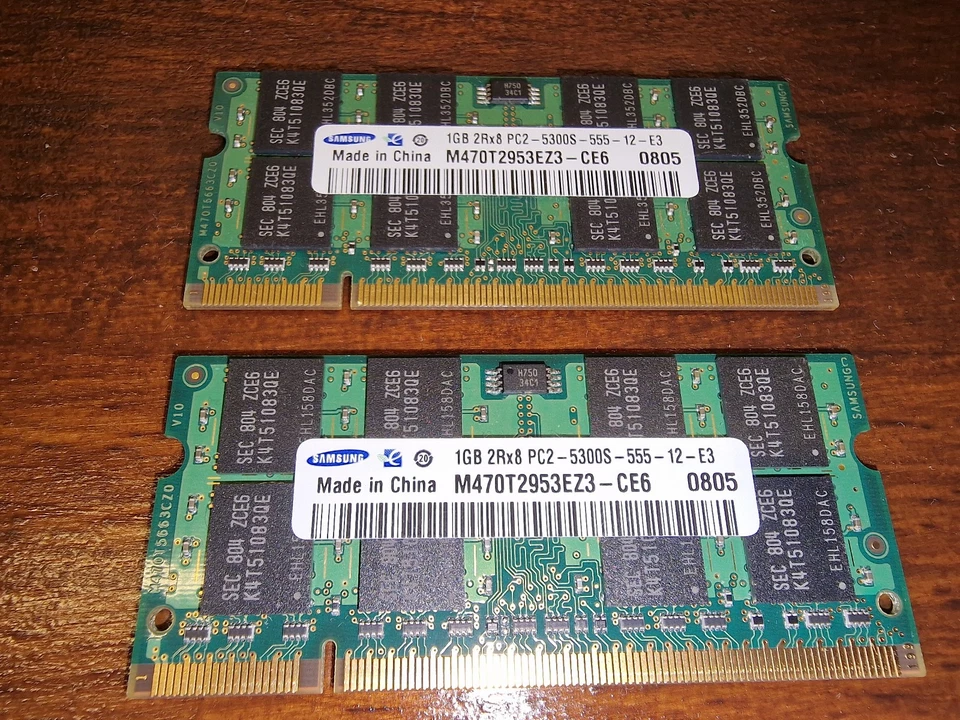 RAM SAMSUNG 2GB (2x 1GB) 2Rx8 PC2-5300S-555-12-E3 M470T2953EZ3-CE6 - Immagine 1 di 1