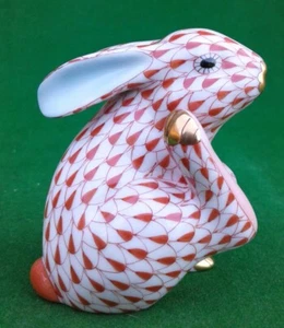 HEREND RUST RED FISHNET SCRATCHING RABBIT - 15387. - Picture 1 of 9
