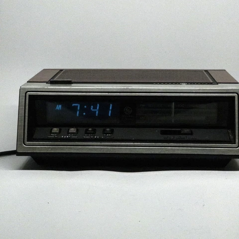 Vintage 1970s General Electric Clock Radio 46037 As Is PARTS ONLY Cover