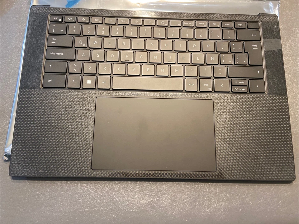 On Dell XPS 9520 9530 Palmrest Touchpad Keyboard GN0D2 0GN0D2 0RTNNF B15