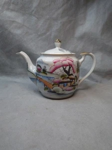 Kutani Porcelain Teapot  - Imagen 1 de 9
