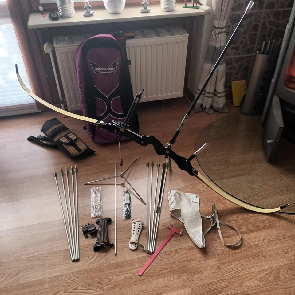 Recurvebogen RH von Hoyt Pro Medalist schwartz T/D-2B H24-68-42Ibs H20-65-44Ibs - Bild 1 von 4