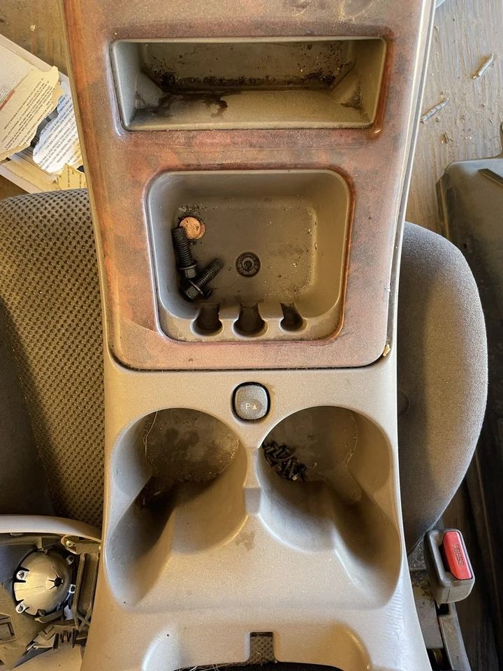 Держатель подстаканника на центральную консоль 1999-2002 Ford Expedition Navigayor серый с текстурой древесины - Изображение 1 из 1