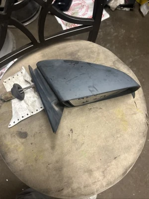 Espejo retrovisor con cable de pasajero Plymouth Sundance/sombra 1987-94 Foto 1 de 4