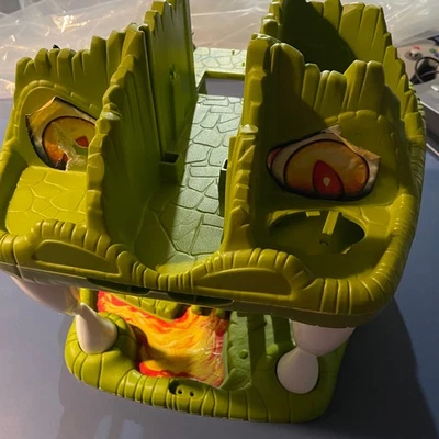 Dungeons & Dragons Fortress of Fangs Playset 1983 LJN Incomplete - Image 1 of 4