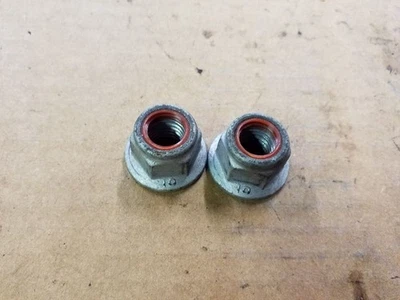 Brazo de control superior trasero a tuercas de husillo | Se adapta a Ford Expedition 2009-2017 Foto 1 de 4