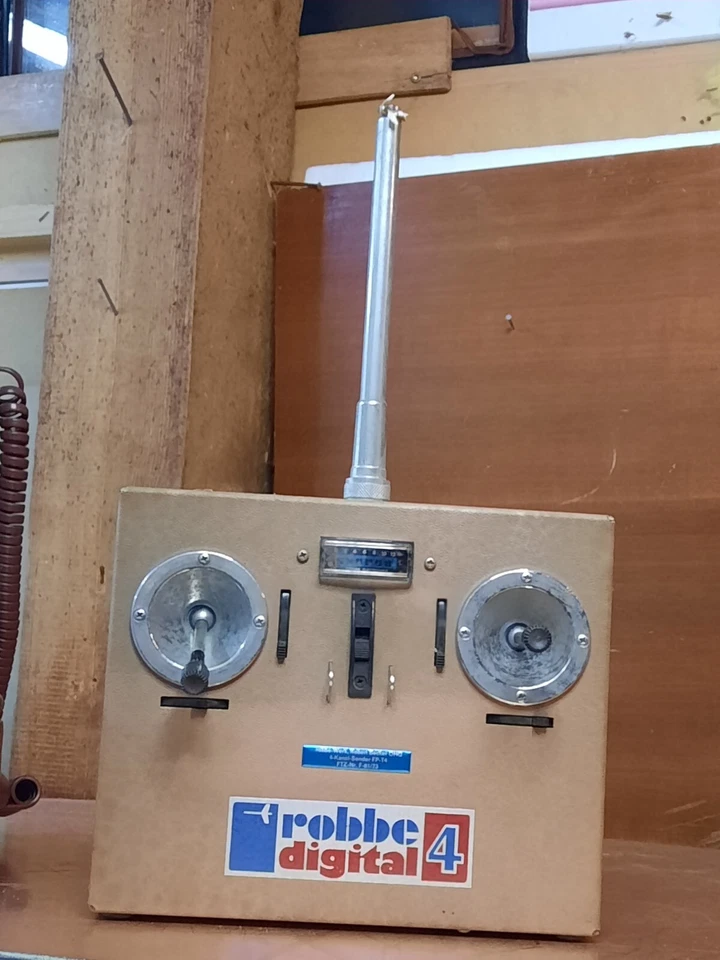 Digital Proportional Fernsteueranlagen FP-T4DN, robbe digital 4, RARITÄT, JAPAN  - Bild 1 von 4