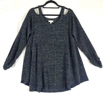 Suéter túnica Umgee grande de punto acanalado de hombro frío gris oscuro Foto 1 de 4