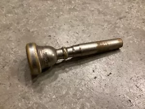 Cornet Vincent Bach Corp. 10C New York VINTAGE necessita di pulizia #EM3 - Foto 1 di 7