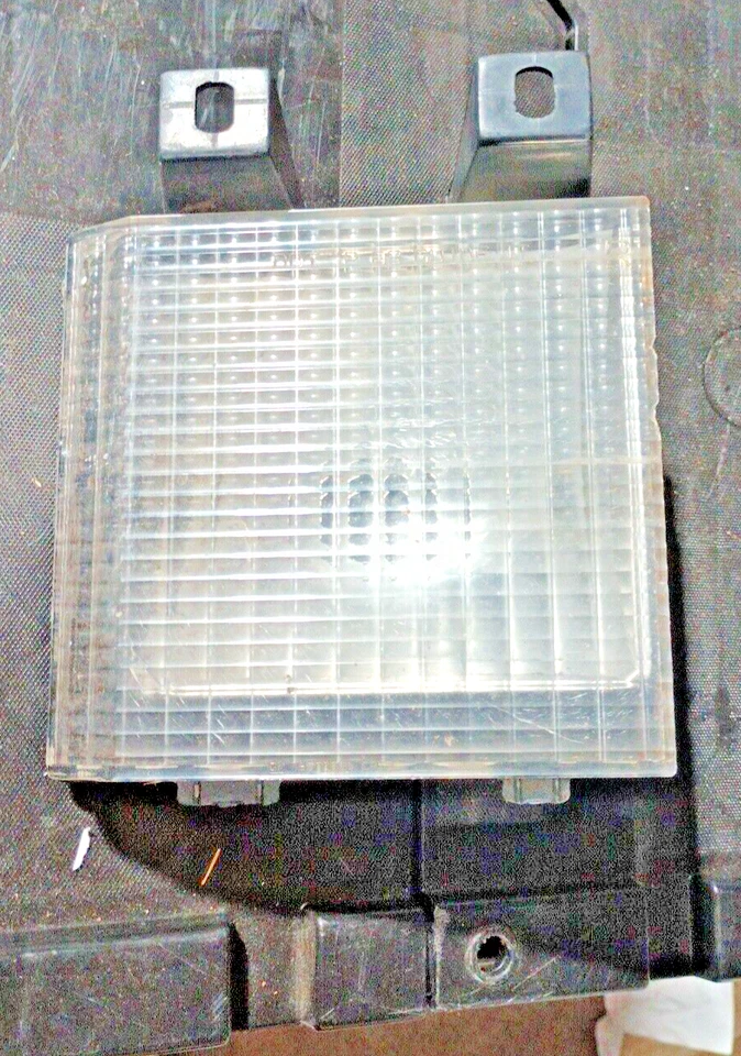 Corner/Park Light Single Headlamps Fits 83-88 BLAZER/JIMMY (full size)  LOC-135F - Image 1 of 4