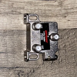 Antronix CMC2002U Universal 2 Way Splitter. - Picture 1 of 3