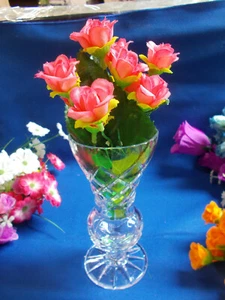 STUNNING CRYSTAL VASE - DIAMOND CUT DESIGN / SCALLOPED EDGE 15 1/2 cm H # C 125 - Picture 1 of 12