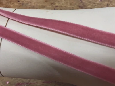 Cinta de terciopelo rosa vintage 3/8" borde 35,5" pieza hecha en Suiza Foto 1 de 3