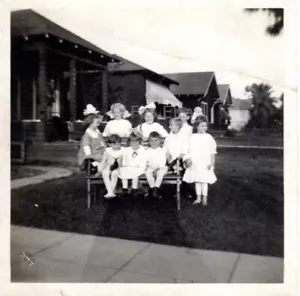 1930s 4 x 4 in Photo Of Children Ribbons and Bows - Picture 1 of 2