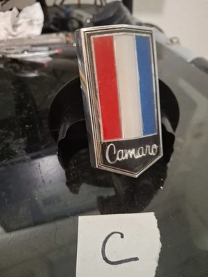Chevrolet Camaro 1974 vintage emblema de parrilla OEM GM 341055 CHEVY Foto 1 de 4