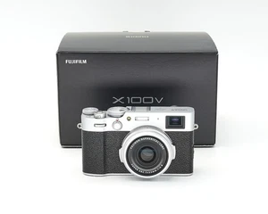 Fujifilm X100V silver like new, Fujifilm specialist dealer #42325** - Picture 1 of 3