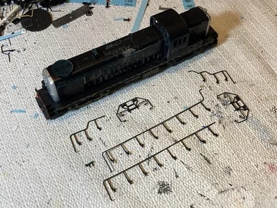 HO Atlas Kato Alco RS3 Project DC Powered Southern Pacific Project Locomotive - Image 1 of 4