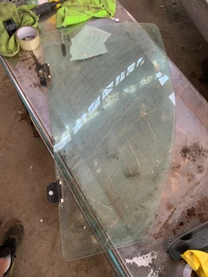 Vidro para janela de porta Durango 2004 2009 Dodge lado direito do passageiro dianteiro fabricante de equipamento original - Imagem 1 de 2