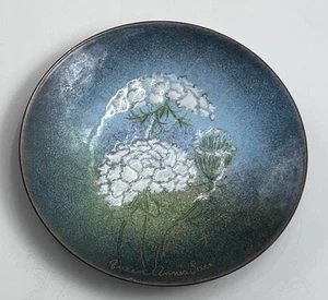 *Vintage Signed Margaret Ratcliff Copper & Enamel Plate Dish Queen Anne’s Lace - Picture 1 of 9