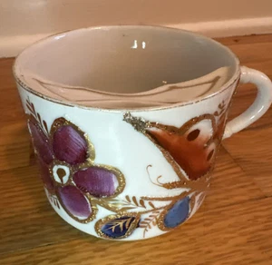 Taza bigote en relieve dorado hecha en Alemania patrón mariposa floral dorado - Imagen 1 de 8