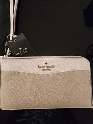 NUEVO CON ETIQUETAS Cartera Muñequera Kate Spade Lucy Cuero Guijarro Mediana Cremallera en L en Arena Clara Foto 1 de 4