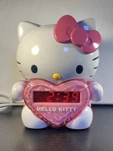 Vintage Hello Kitty Digital AM/FM Projektionsradiowecker Rosa Herz - Bild 1 von 15