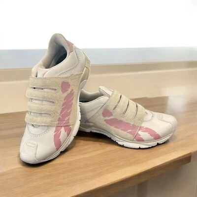 Zapatillas para mujer con correa de cuero Boutique By Cushe blancas con ribete rosa talla 6 de EE. UU. Foto 1 de 4