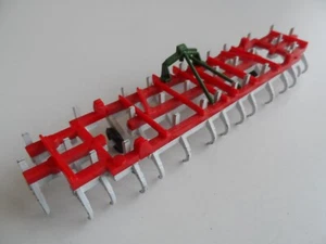 Pre-Owned Britains Fold-Up Cultivator 1:32 9550? Small Repair, As Shown - Picture 1 of 5