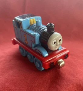 Thomas the Train Metal Diecast Tank Engine Take Play Along  2009 - Picture 1 of 6