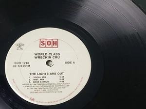 EX World Class Wreckin Cru – The Lights Are Out (1990) SOH 1710, 12" Single US - Picture 1 of 3