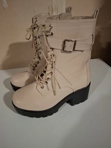 Fashionnova Lug Sole Boots Ivory Size 6 - Picture 1 of 7