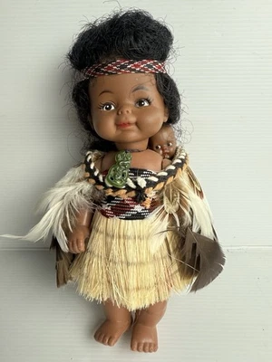 Antigua muñeca de colección de colección maoríes de Nueva Zelanda para llevar bebé tradicional Foto 1 de 4