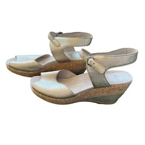 Dansko Charlotte sandalo zeppa oro pelle pieghettata donna taglia 10/EU 41 - Foto 1 di 7