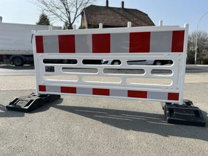 30er Set Schrankenzaun RA2 mit Füßen - Bild 1 von 1