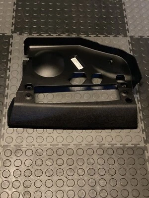 BMW M2 F87 2016-2020 pasajero derecho panel de rodilla cubierta de moldura OEM Foto 1 de 4