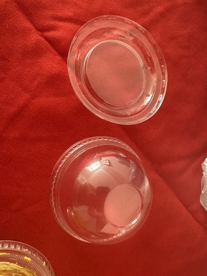 vasos para Gelatinas Con Tapa De Cúpula Sin Hoyo Desechable - Image 1 of 4