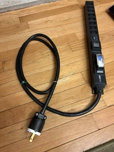 Nerd Gearz 30A 240V V3 PDU mesurée L6-30P, 7200W, 8x prises C13 - Minière/Serveur - Photo 1/4