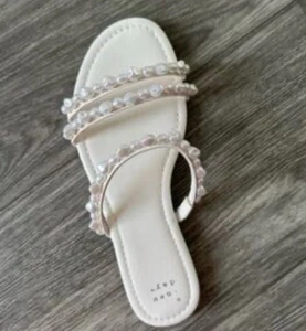 Sandali con perle impreziositi da un nuovo giorno taglia 6 nuovi con etichette - Foto 1 di 5