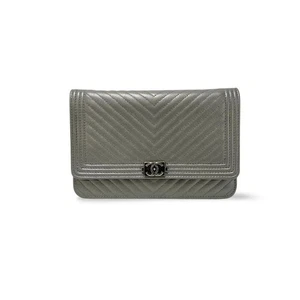 CHANEL Chevron Caviale Metallizzato Ragazzo WOC 22 148572042 - Foto 1 di 4