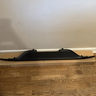 Nuevo parachoques central trasero GM 12335696 Step Pad 1999-2006 Silverado Sierra Foto 1 de 4