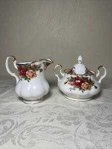 Royal Albert Old Country Roses Set di creme e zuccheriera con coperchio - Foto 1 di 16