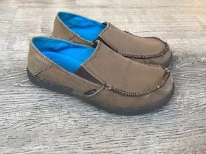 Mocasines Crocs Juveniles de Lona Marrón Sin Cordones Junior Niños Talla 5 J5 Santa Cruz 15576 - Imagen 1 de 9