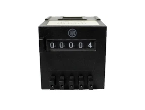Baumer IVO FS309.550AA3B 5-Digit Preset Counter, 24VDC, Subtracting - Picture 1 of 3