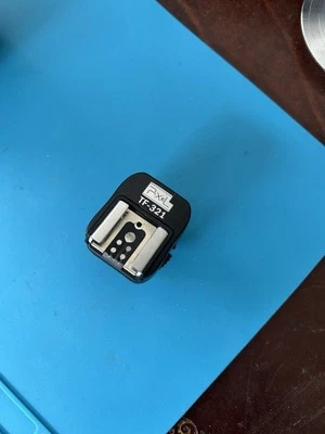 Pixel TF-321 E-TTL Flash Hot Shoe Adapter with PC Connection Port for Canon EOS - Image 1 of 2