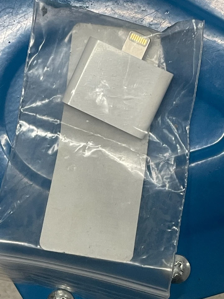 Genuine Apple Lightning To 30-Pin Adapter in Box - Model A1468 - MD823ZM/A - Image 1 of 1