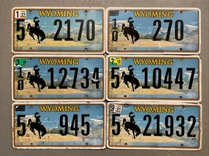 ONE WYOMING LICENSE PLATE BUCKING BRONCO RANDOM LETTERS/NUMBERS CRAFT GRADE - Picture 1 of 7