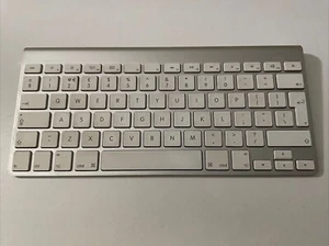 Free Fast Delivery: Apple Wireless Magic Keyboard (Model A1314) - Picture 1 of 8