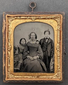 REID FAMILY PORTRAIT VICTORIAN SIXTH PLATE AMBROTYPE MOTHER & CHILDREN c1860 - Picture 1 of 5
