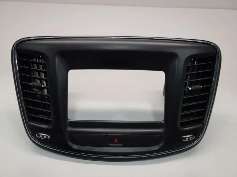 Chrysler 200 2015 2016 2017 navegación radio bisel moldura tablero central Foto 1 de 4