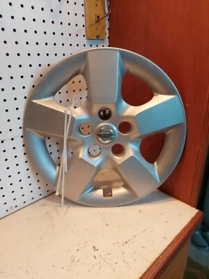 READ BROKEN Nissan Altima hubcap 2007-2008 fits 16 inch wheels Part# 40315-JA000 Foto 1 de 4